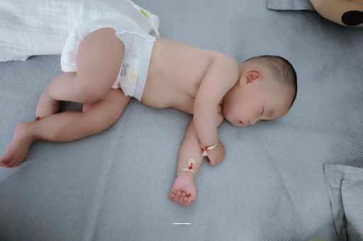 荣成三个月宝宝抬头不稳